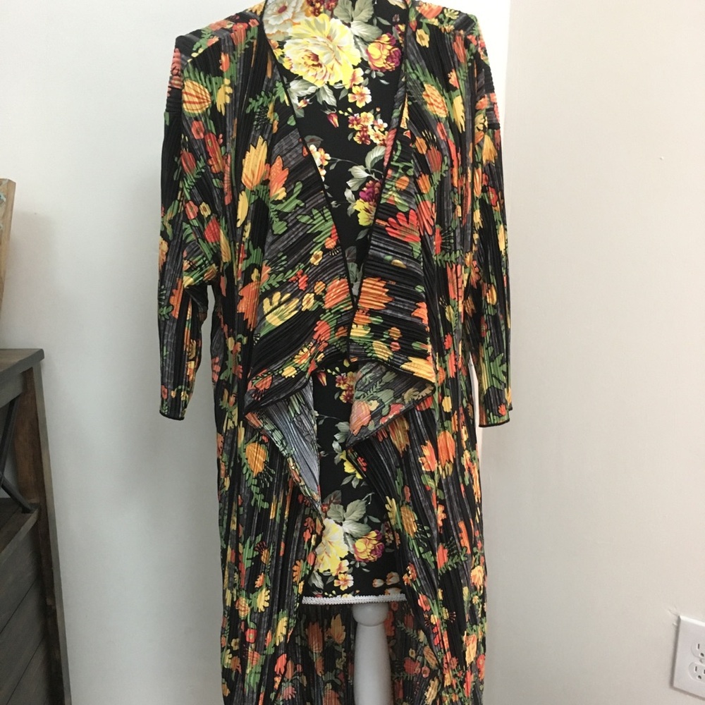 LuLaRoe Medium Shirley